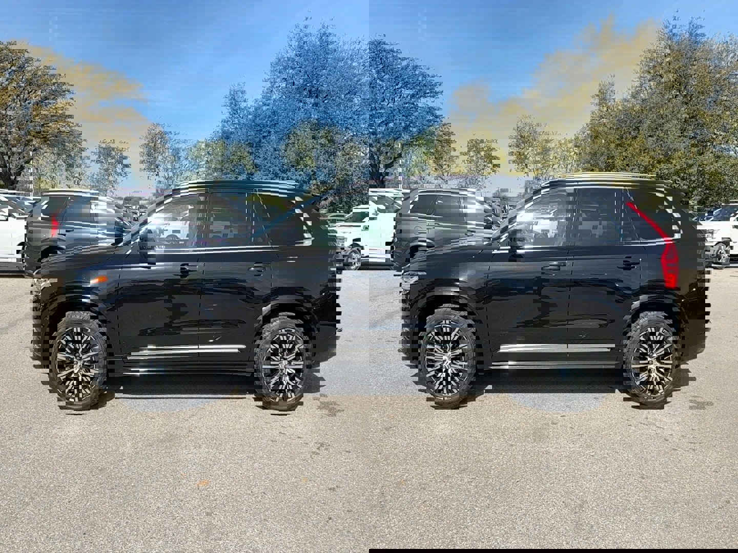 Certified 2023 Volvo XC90 B5 Plus w/ Protection Package image 3