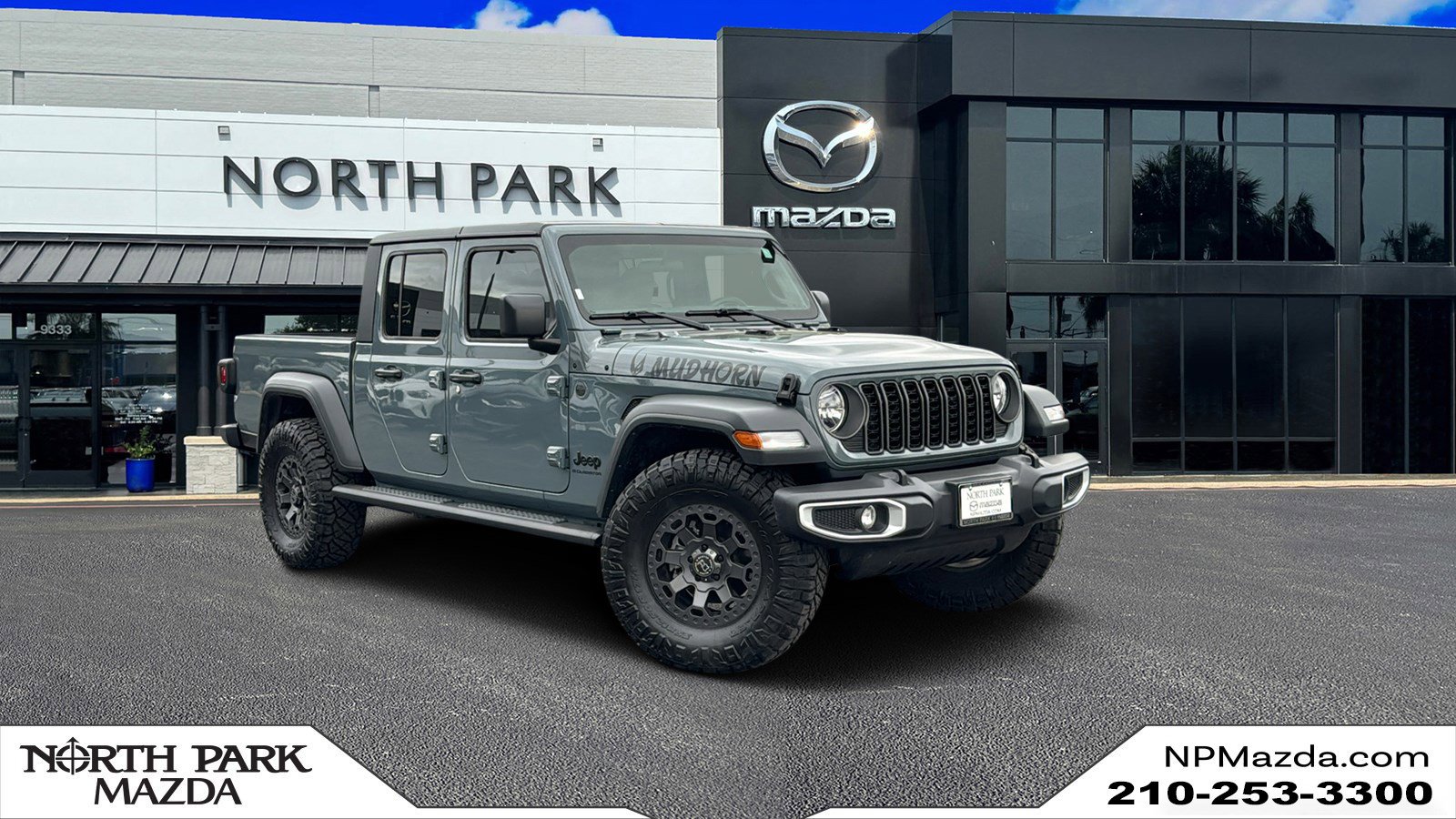 Used 2025 Jeep Gladiator Sport image 1