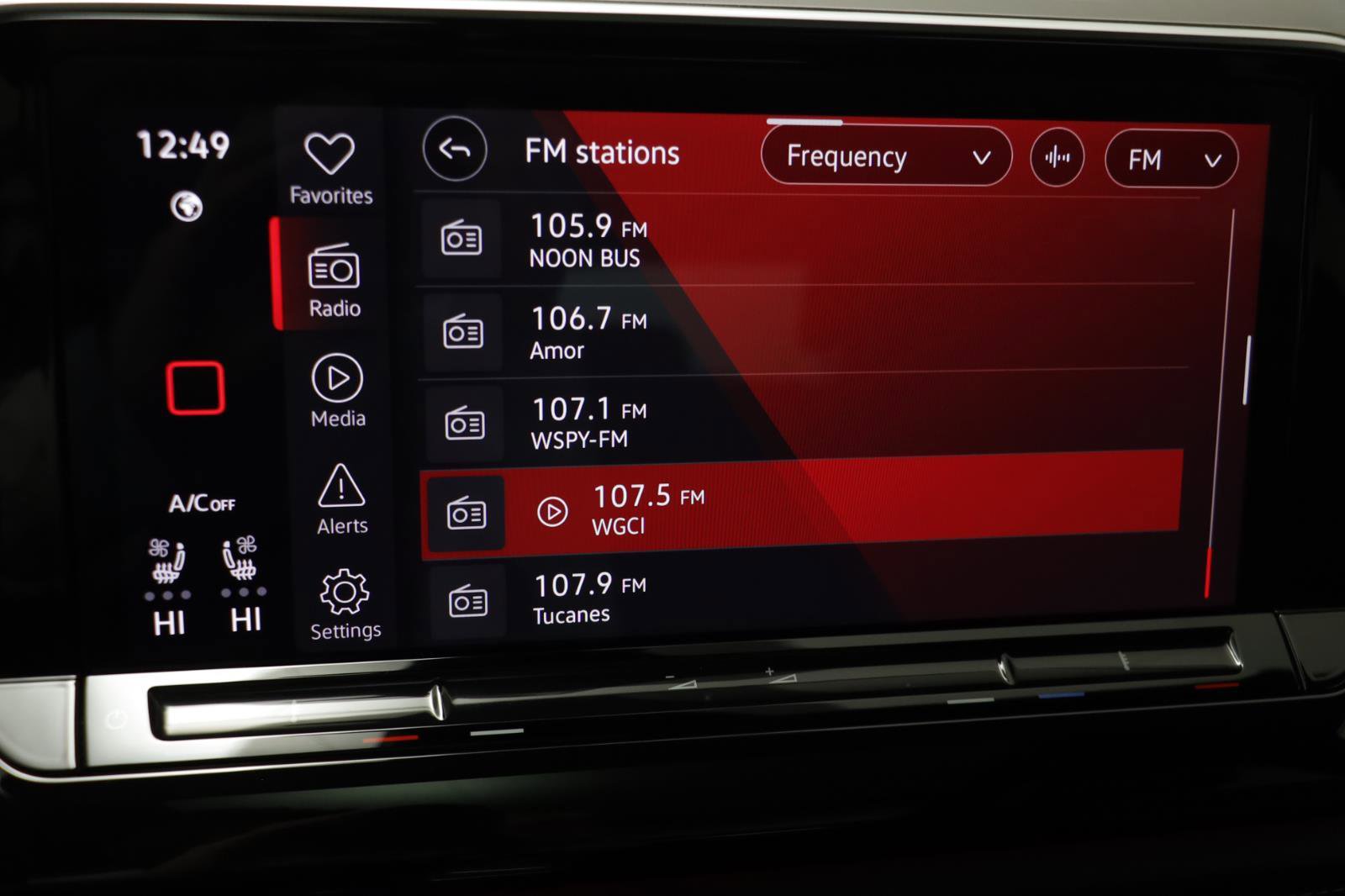 Used 2025 Volkswagen Atlas Cross Sport SEL R-Line image 9