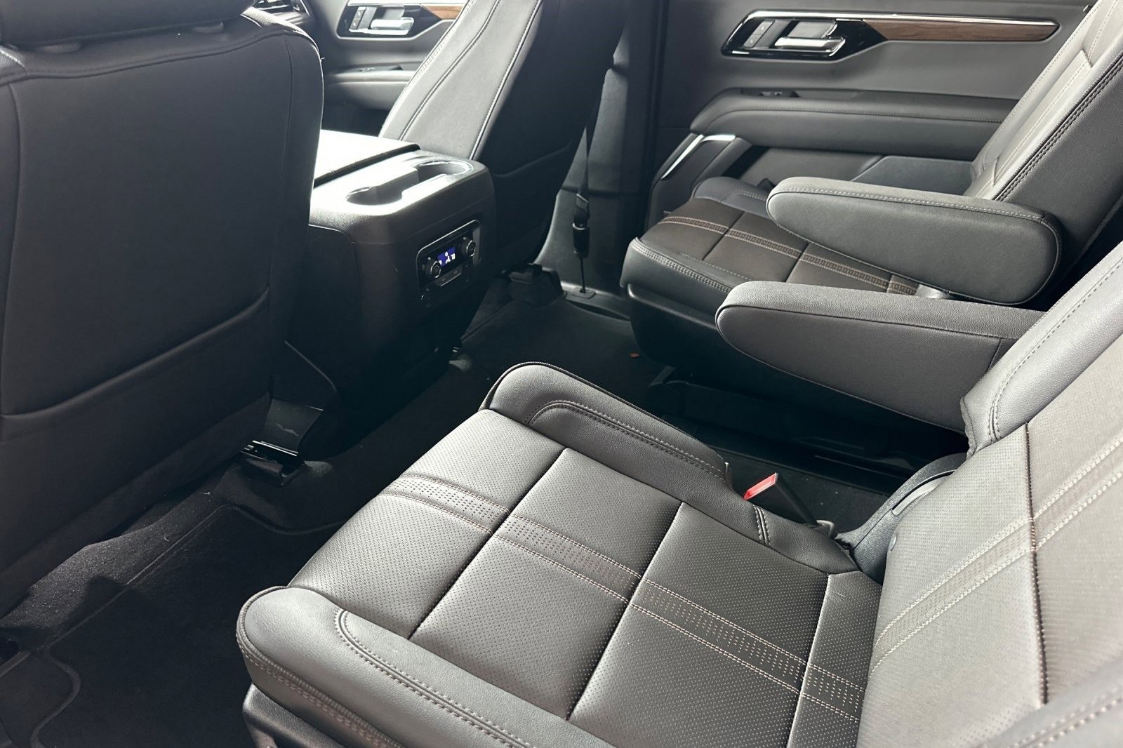 New 2025 Chevrolet Suburban High Country image 13