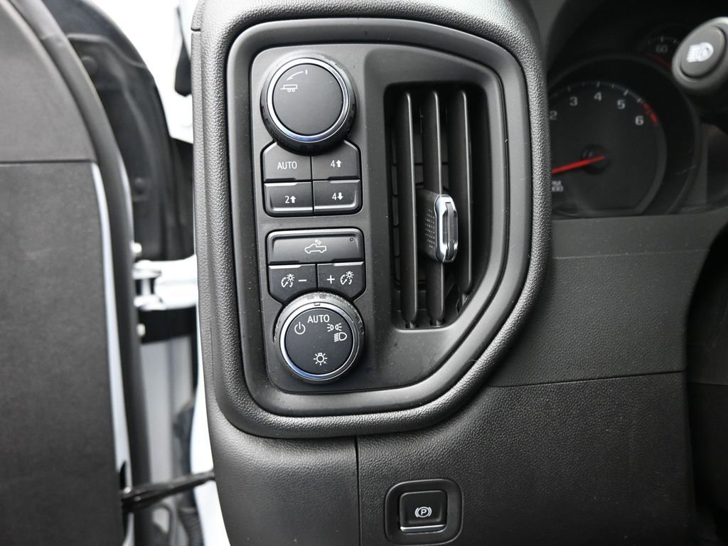 Used 2024 Chevrolet Silverado 1500 Custom Trail Boss w/ LPO, Dark Essentials Package AWD/4WD image 12