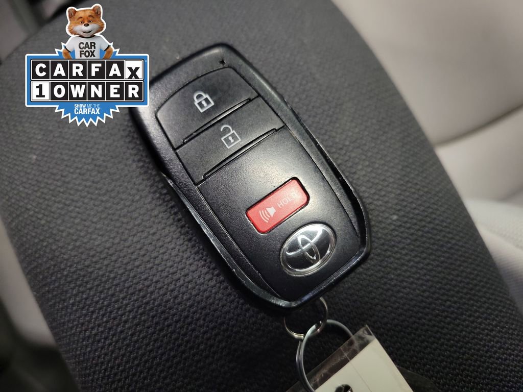 Used 2023 Toyota Corolla Cross LE w/ Moonroof Package image 17