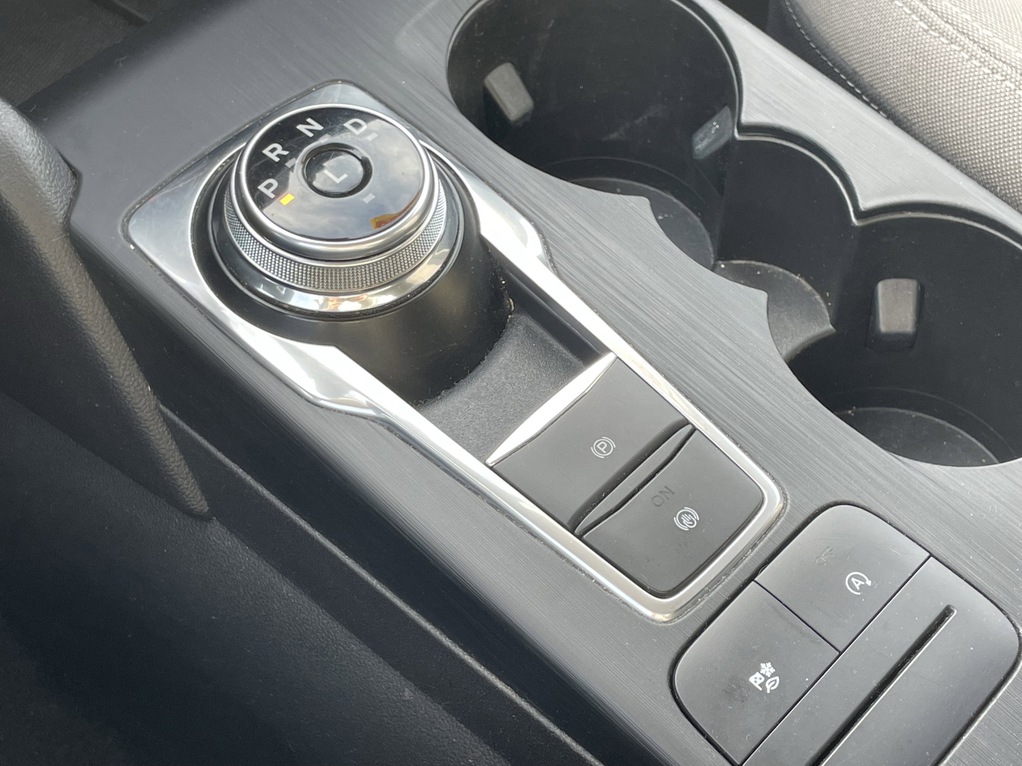 Used 2020 Ford Escape SE image 23