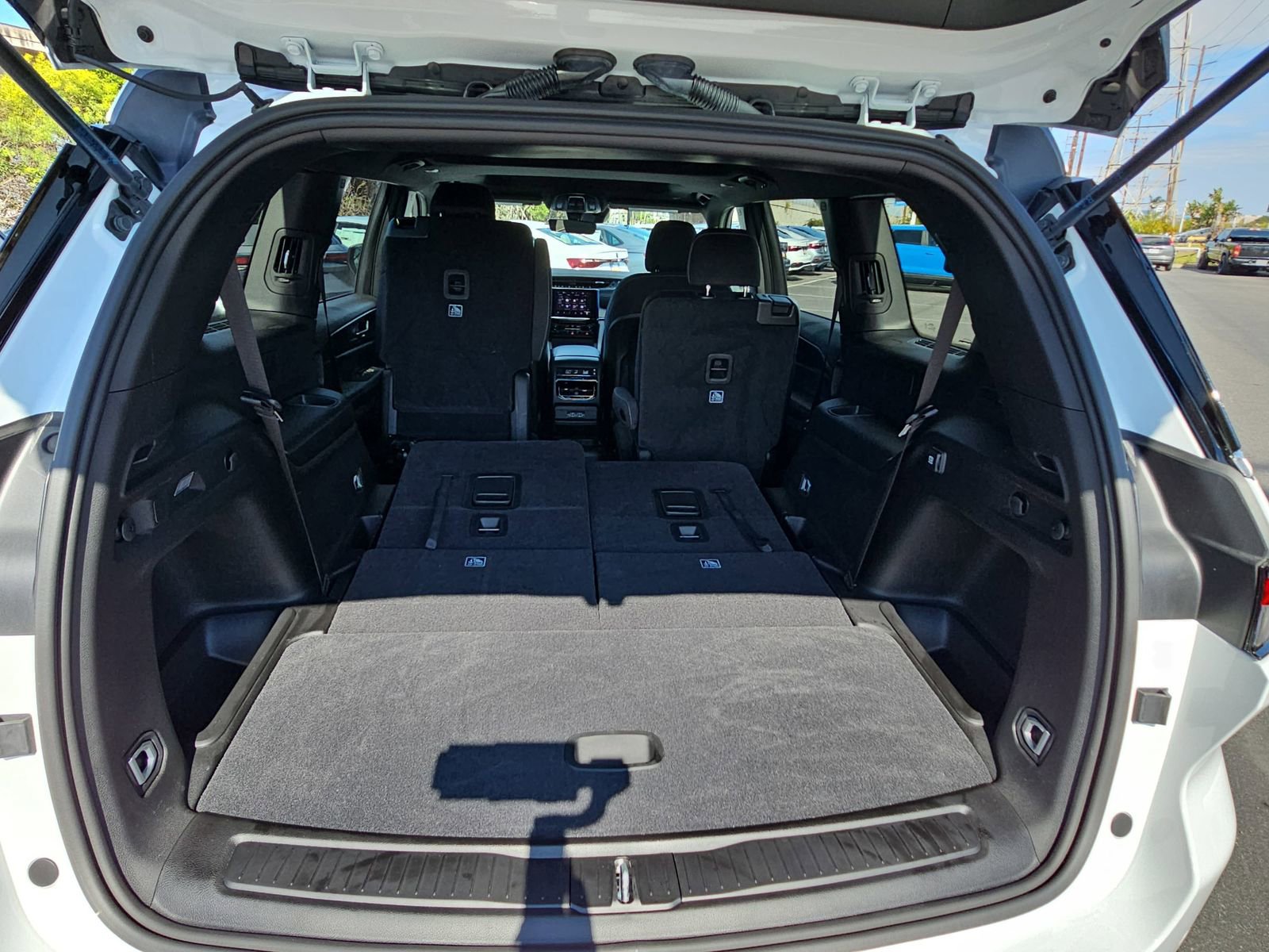 Used 2025 Jeep Grand Cherokee L Laredo RWD image 14