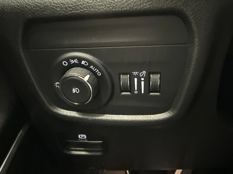 Used 2021 Jeep Grand Cherokee L Limited AWD/4WD image 27
