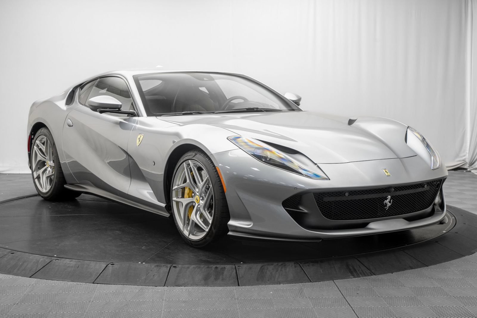 Used 2020 Ferrari 812 Superfast RWD image 9
