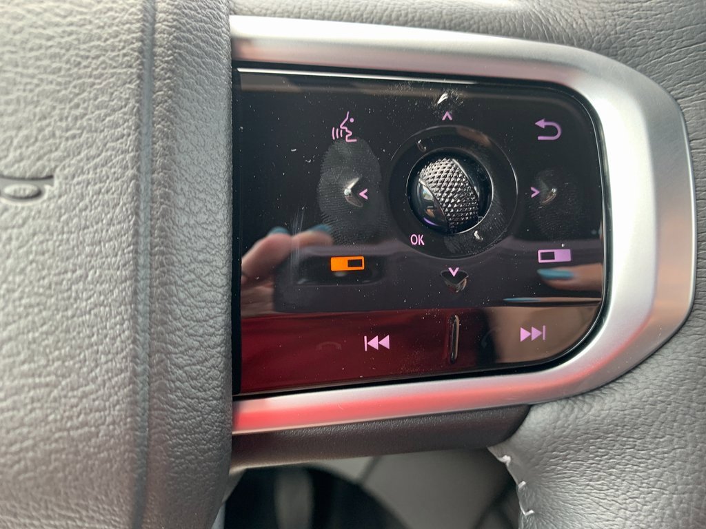 New 2025 Nissan Armada SL w/ Captain's Chari Seat Package image 10