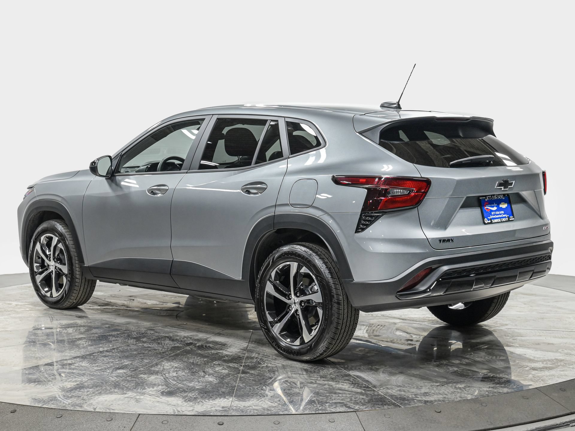 Used 2025 Chevrolet Trax RS FWD image 4