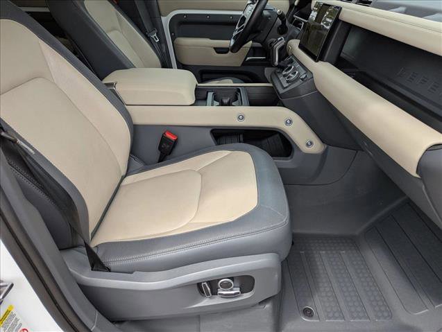 Used 2024 Land Rover Defender 130 X-Dynamic SE image 22