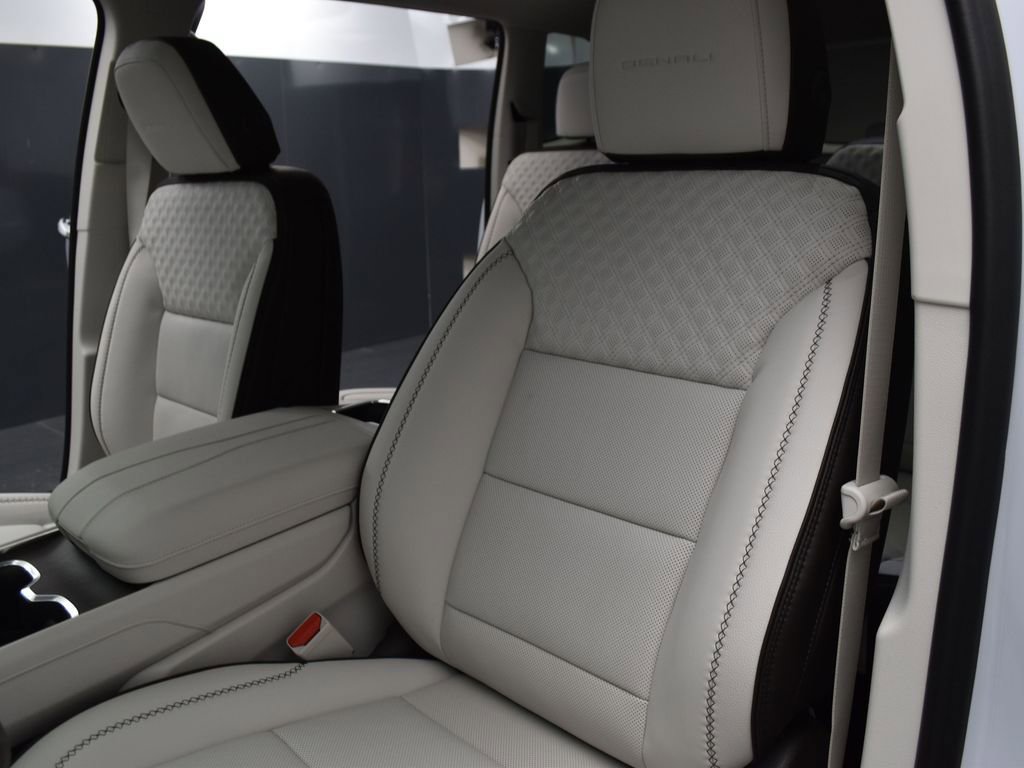 New 2026 GMC Acadia Denali w/ Super Cruise Package image 18