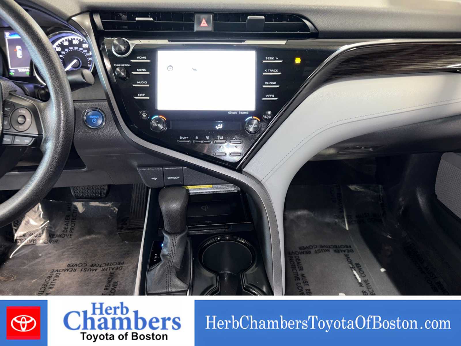 Used 2020 Toyota Camry LE w/ Sunroof Package FWD image 18
