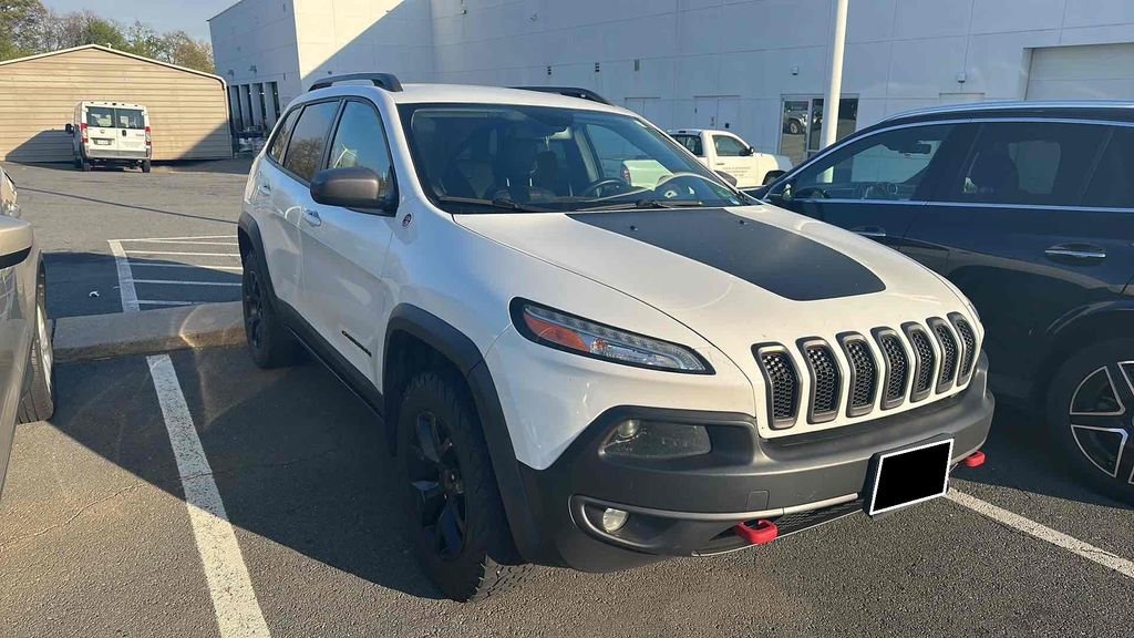 Used 2015 Jeep Cherokee Trailhawk w/ Leather Interior Group AWD/4WD image 3