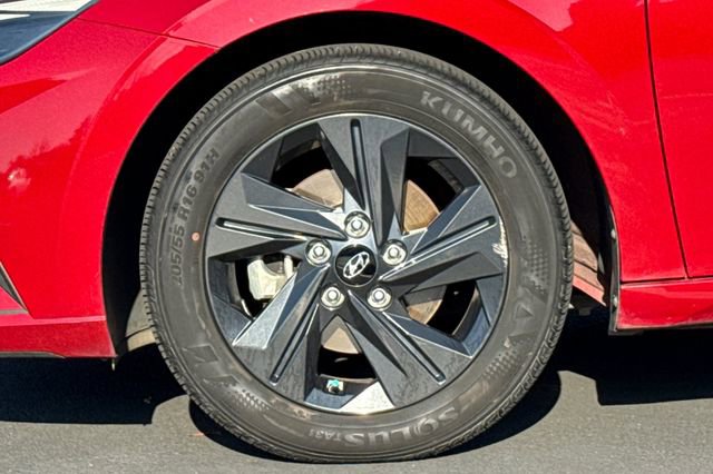 Used 2022 Hyundai Elantra SEL image 32