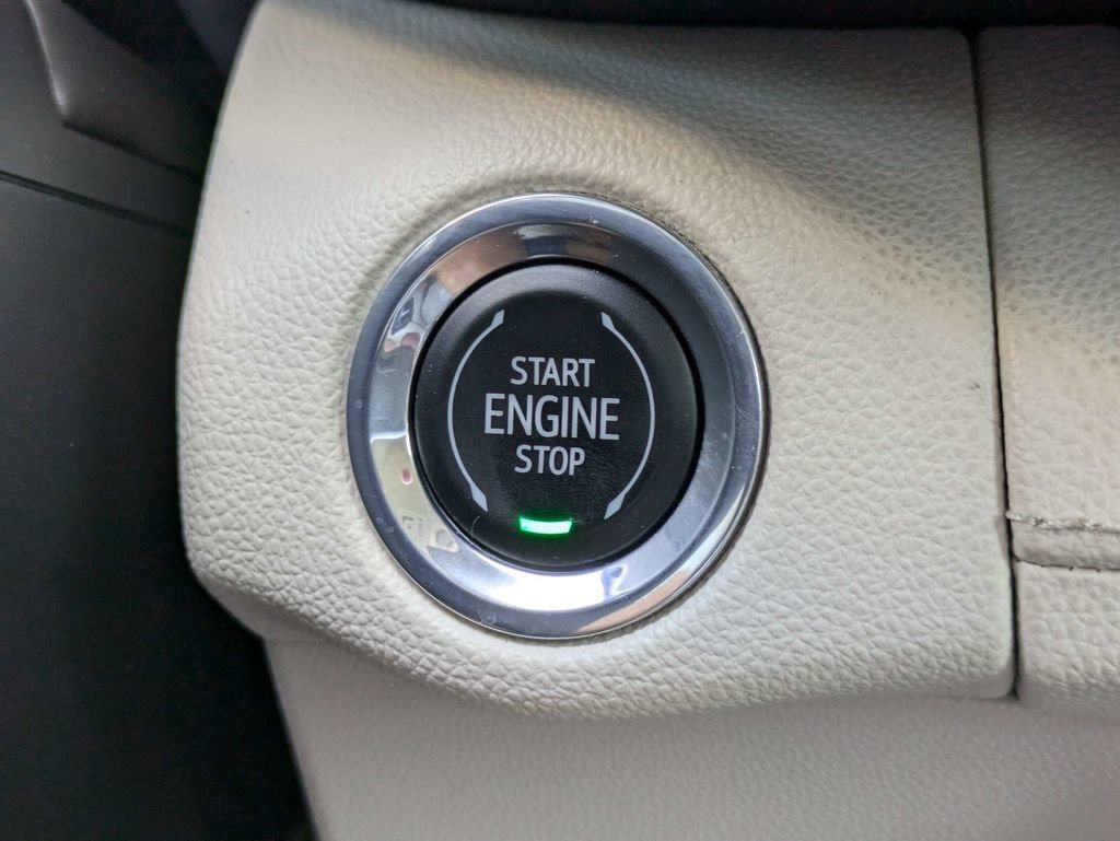 Used 2021 Buick Envision Avenir FWD image 31
