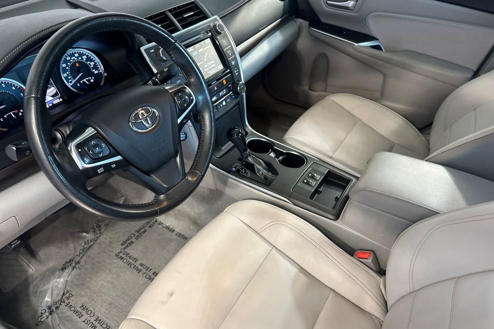 Used 2017 Toyota Camry XLE FWD image 14