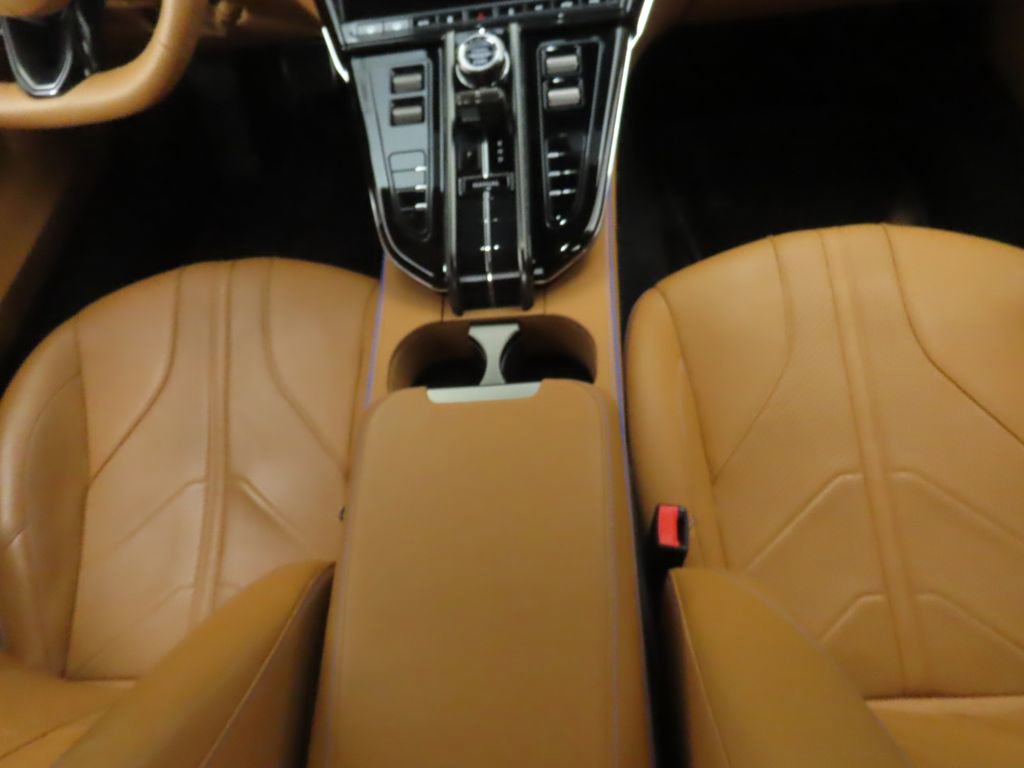 Used 2025 Aston Martin V8 Vantage Coupe image 17