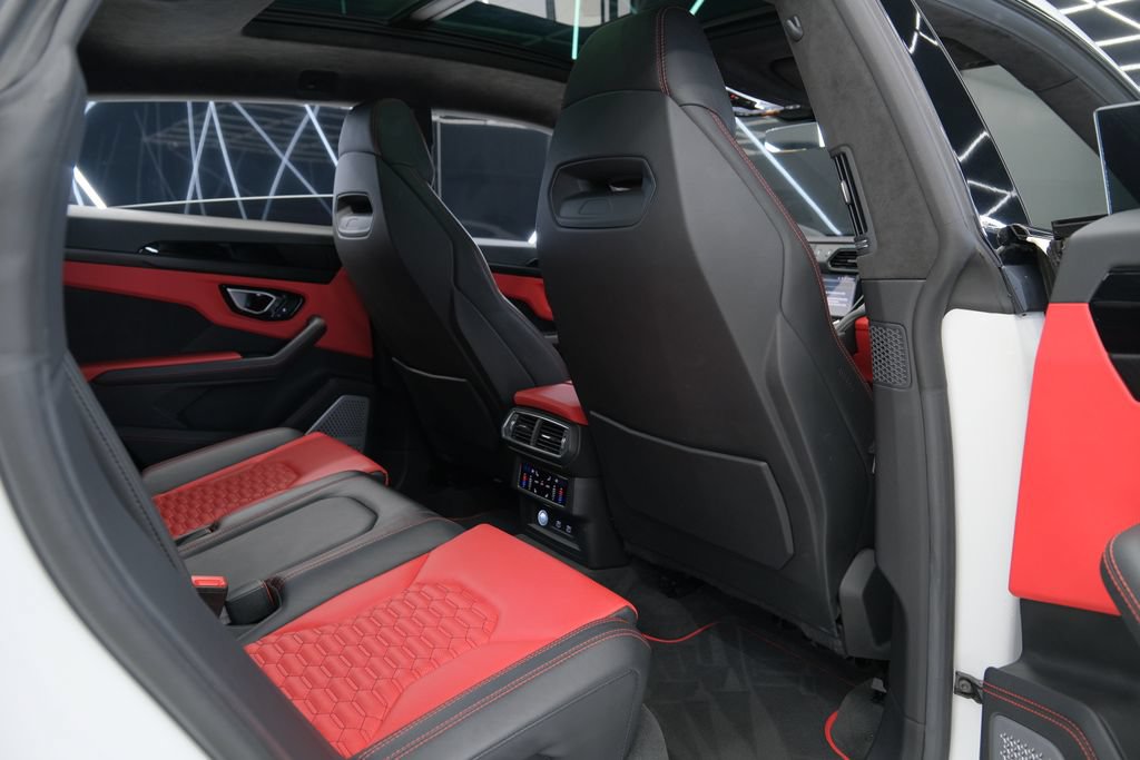 Used 2022 Lamborghini Urus AWD/4WD image 43