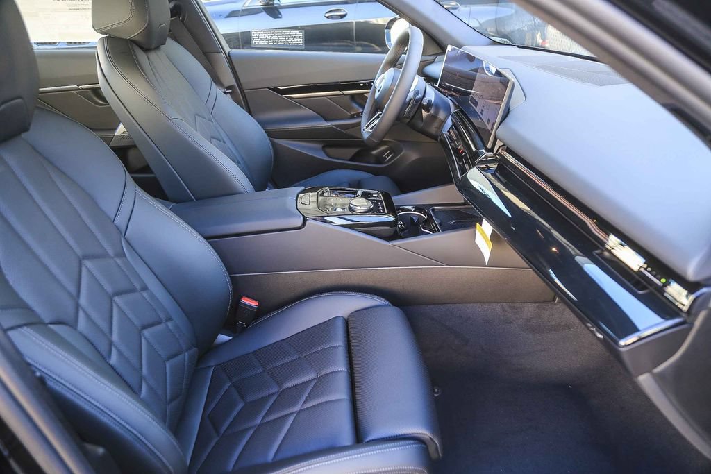Used 2026 BMW 530i w/ M Sport Package RWD image 13