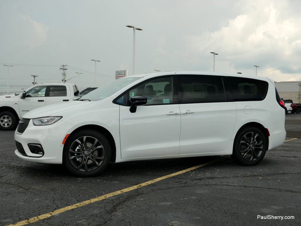 New 2026 Chrysler Pacifica Select image 9