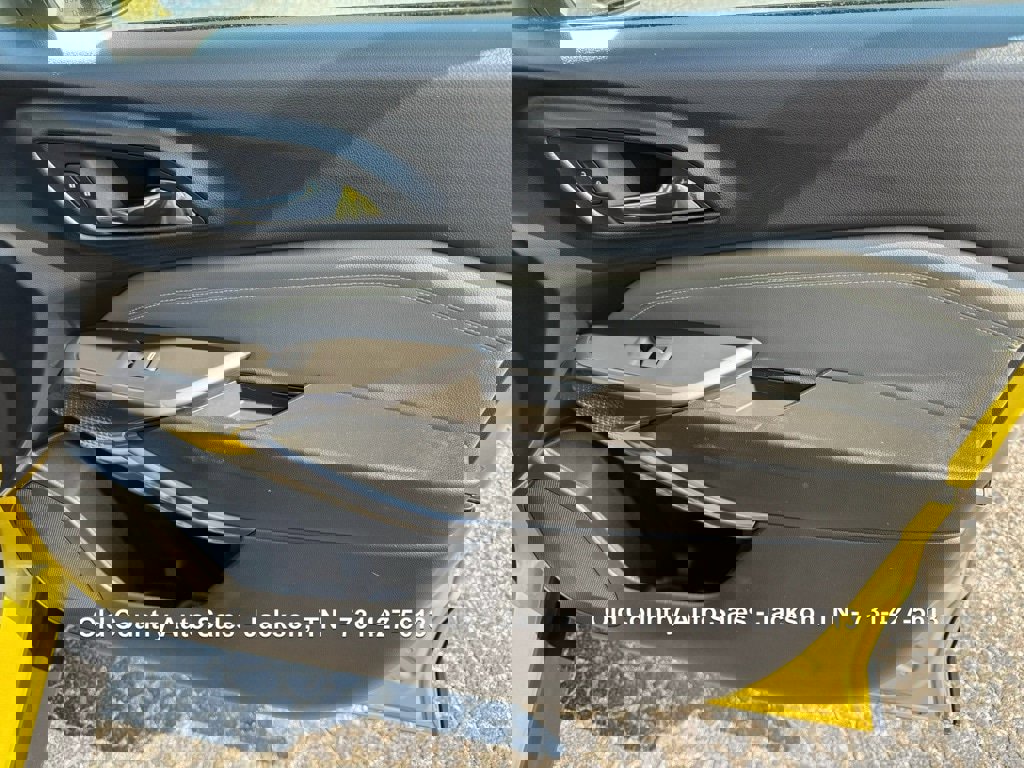 Used 2024 Chevrolet Trax ACTIV w/ Sunroof Package image 21