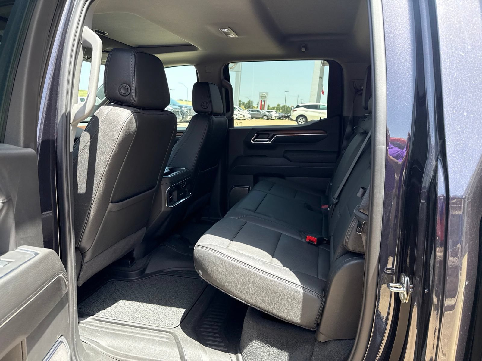 Used 2024 GMC Sierra 1500 Denali w/ Denali Reserve Package AWD/4WD image 9
