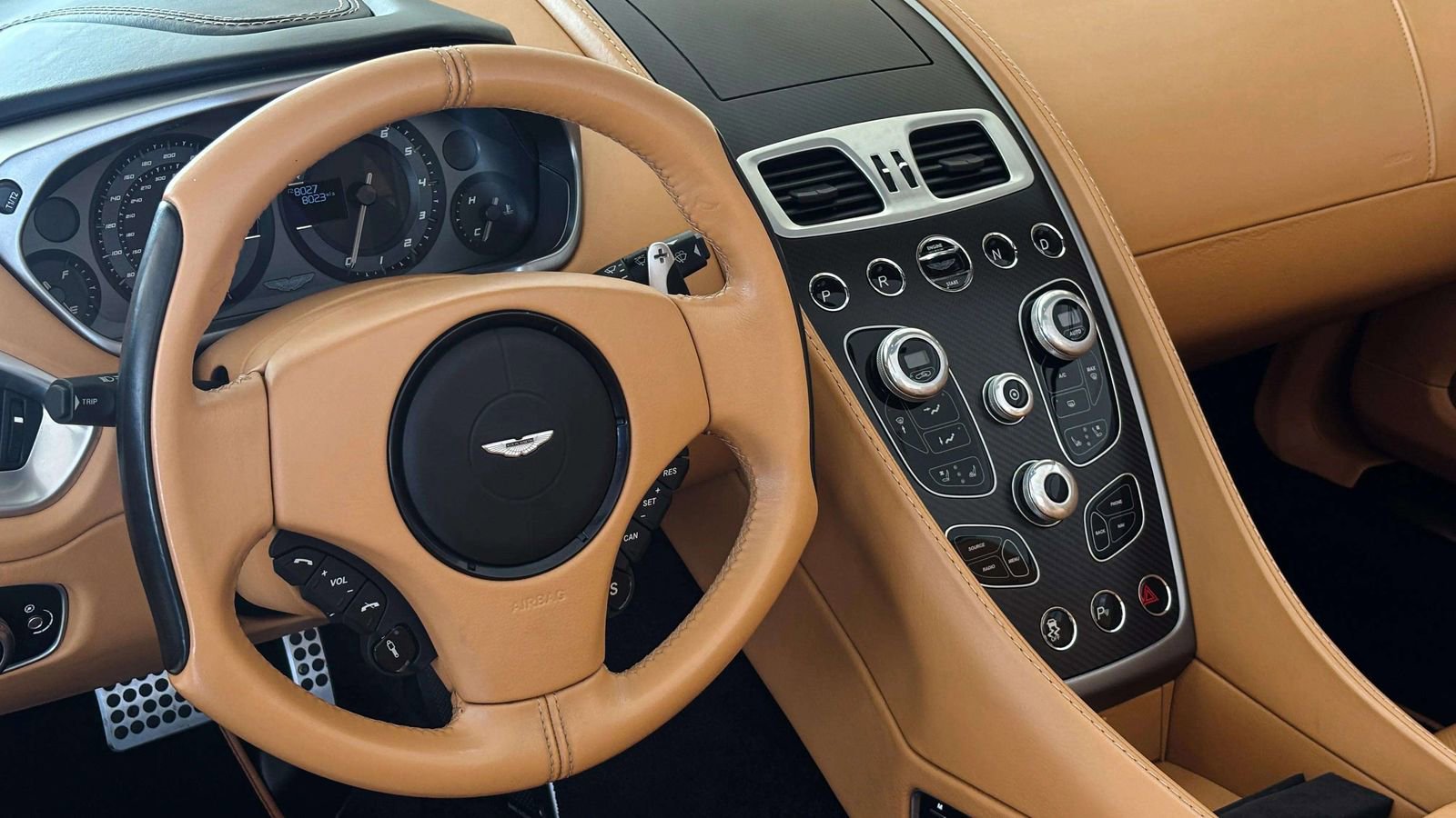 Used 2016 Aston Martin Vanquish Volante image 30