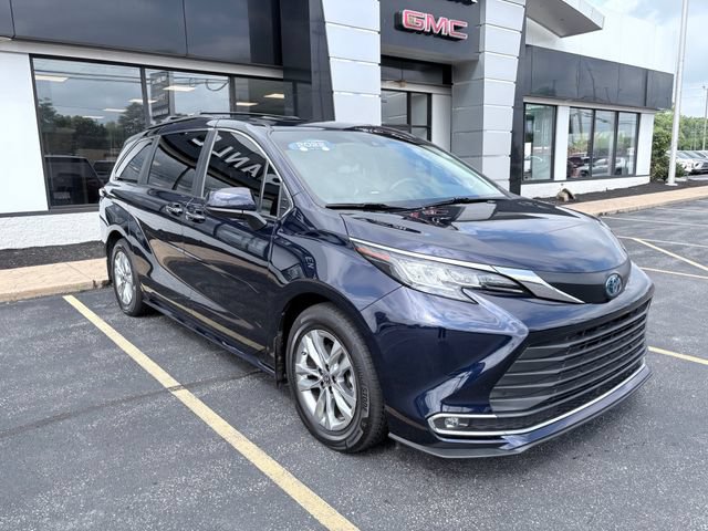 Used 2022 Toyota Sienna XLE w/ XLE Plus Package AWD/4WD image 1