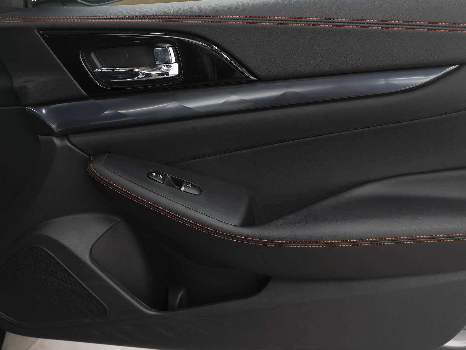 Used 2023 Nissan Maxima SR w/ Sport Mat Group image 11