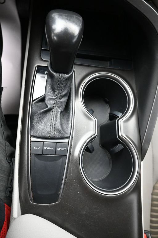 Used 2022 Toyota Camry SE FWD image 17