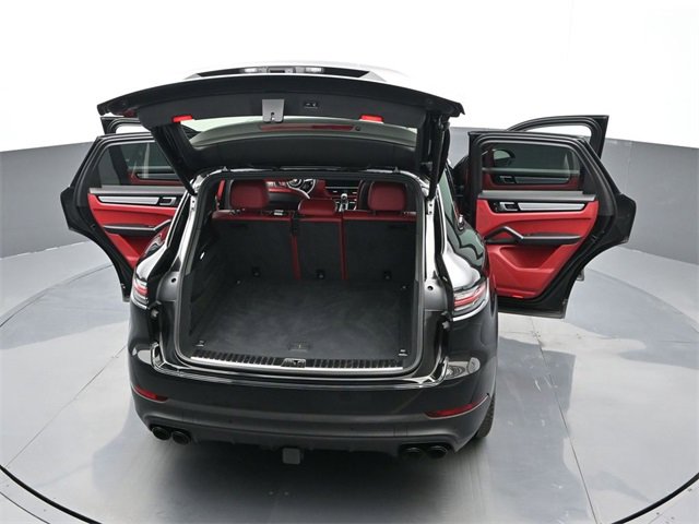 Certified 2023 Porsche Cayenne Platinum Edition image 27