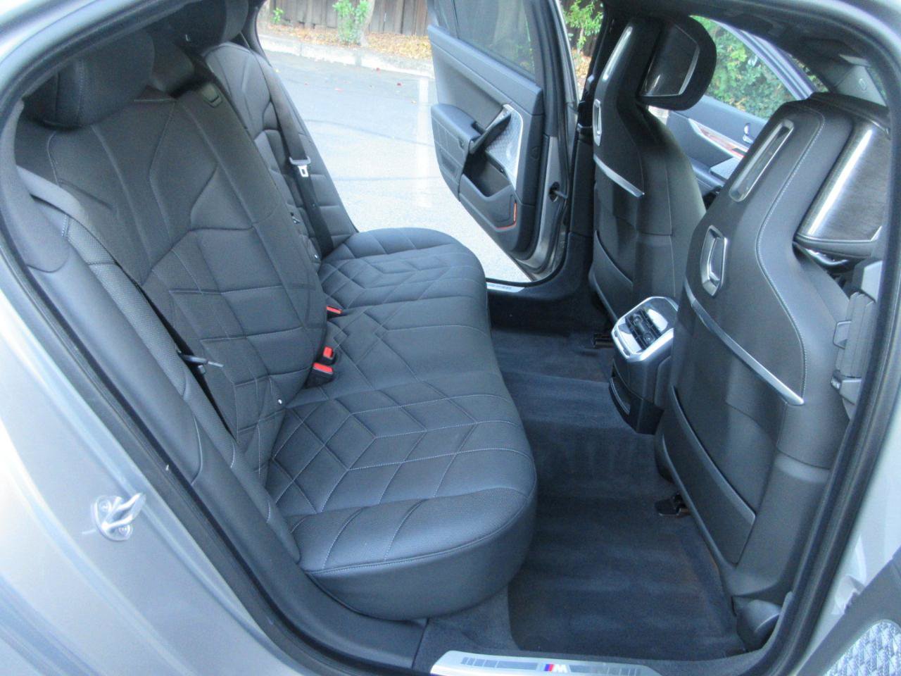 Used 2023 BMW 760i xDrive AWD/4WD image 40