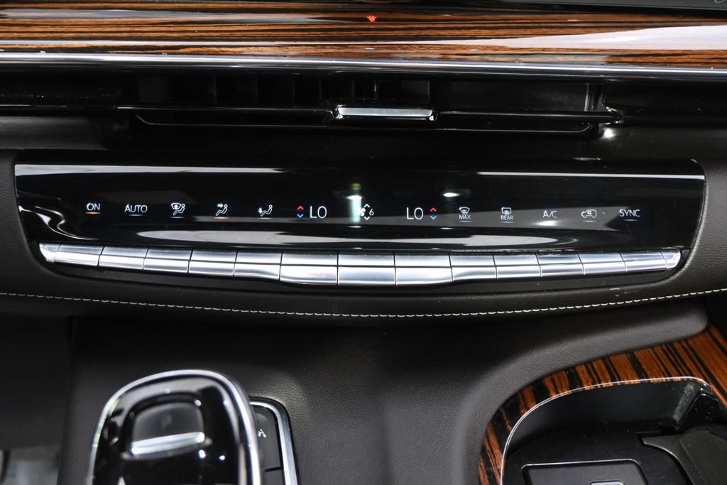 Used 2022 Cadillac Escalade ESV Premium Luxury w/ Performance Package AWD/4WD image 32