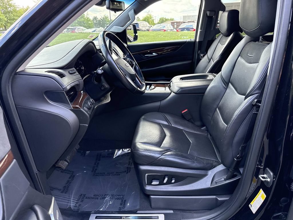 Used 2019 Cadillac Escalade ESV Luxury w/ Escalade Sport Edition AWD/4WD image 8