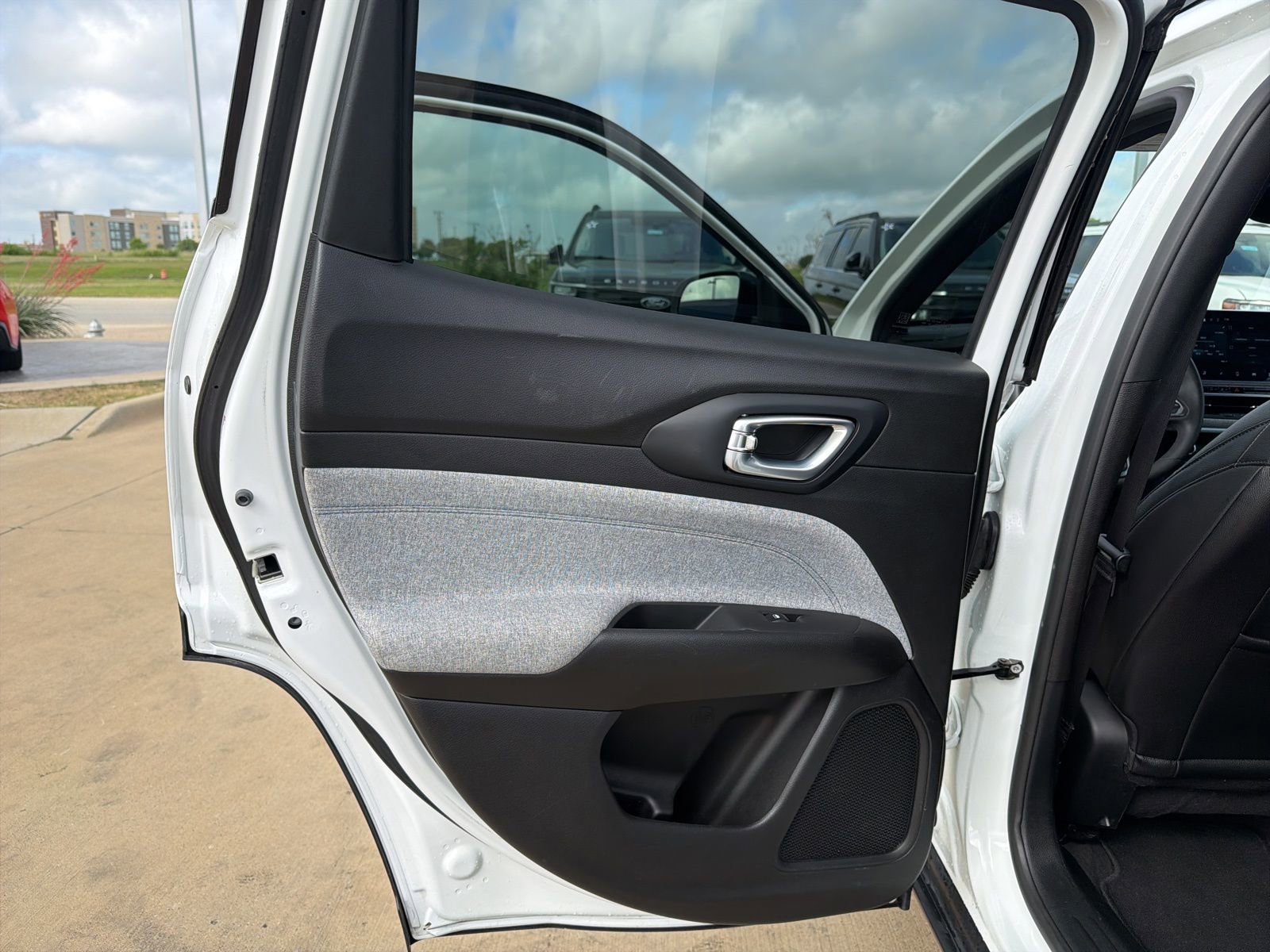 Used 2024 Jeep Compass Latitude image 21