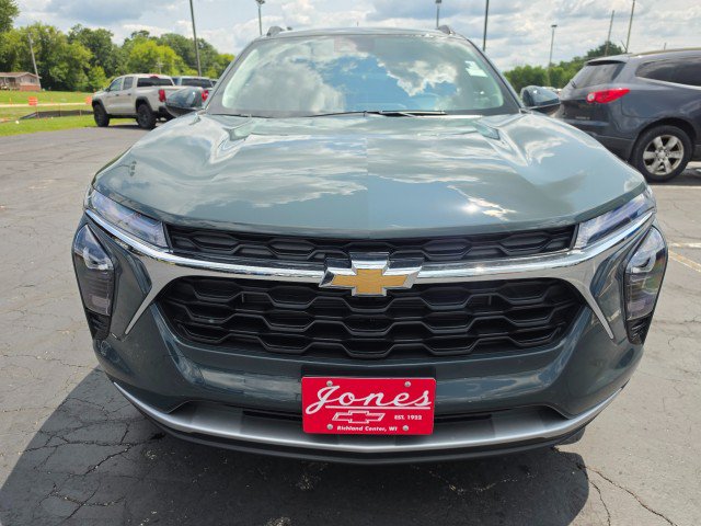 New 2026 Chevrolet Trax LT w/ Driver Confidence Package FWD image 8