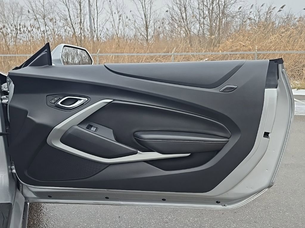 Used 2017 Chevrolet Camaro SS image 28