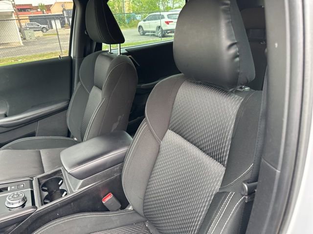 Used 2023 Mitsubishi Outlander ES AWD/4WD image 7