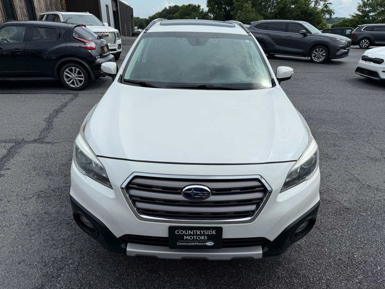 Used 2017 Subaru Outback 3.6R Touring w/ Popular Package #5A AWD/4WD image 10