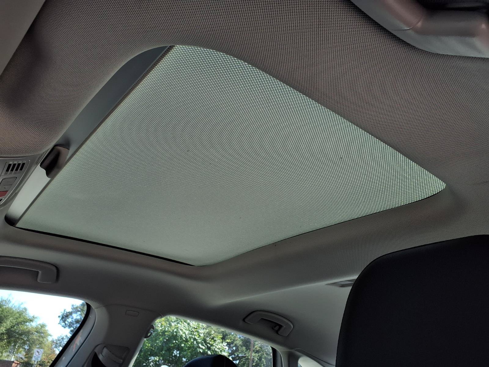 Used 2023 Volkswagen Jetta SE w/ Panoramic Sunroof Package FWD image 19