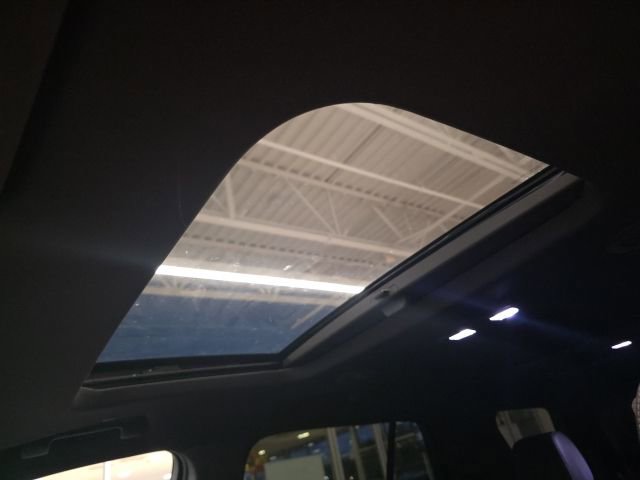 Used 2023 Chevrolet Traverse LT w/ LT Premium Package image 24