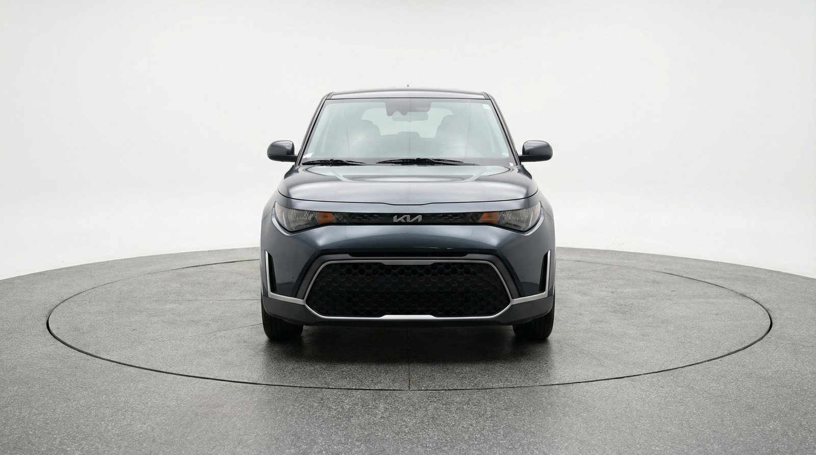 Used 2025 Kia Soul LX w/ LX Technology Package FWD image 2