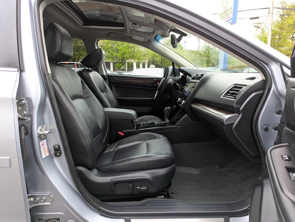 Used 2019 Subaru Outback 3.6R Limited AWD/4WD image 30
