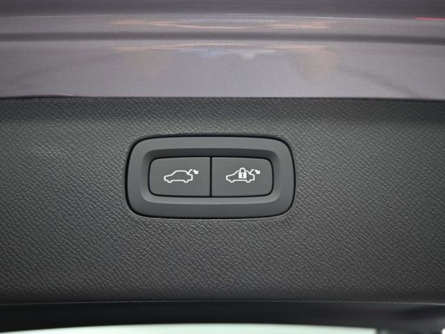 New 2026 Volvo XC90 B6 Core w/ Protection Package Premier image 32