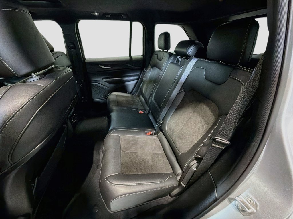 Used 2023 Jeep Grand Cherokee Altitude AWD/4WD image 25