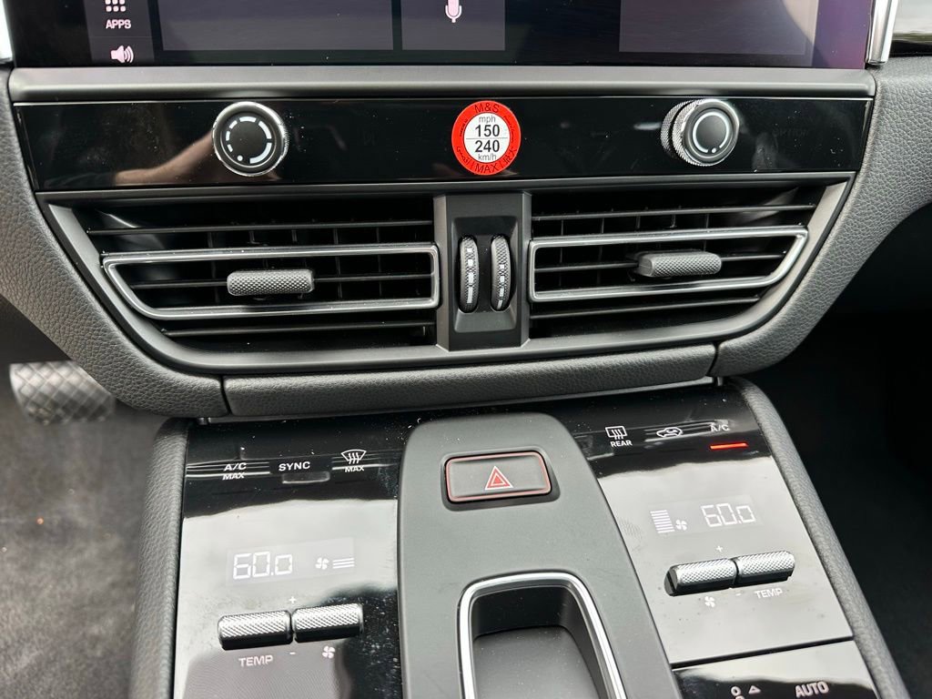 Certified 2025 Porsche Macan Turbo image 25