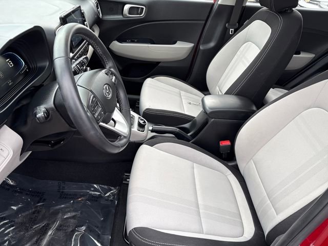 Used 2025 Hyundai Venue SEL image 9