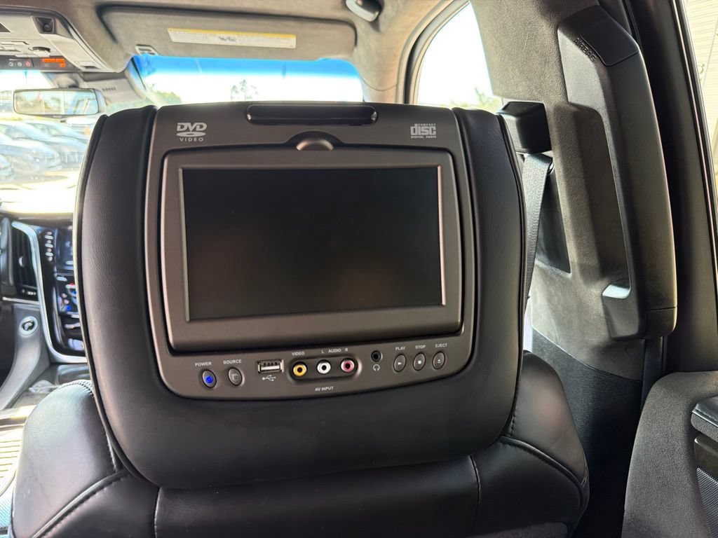 Used 2019 Cadillac Escalade ESV Platinum w/ Escalade Sport Edition AWD/4WD image 17