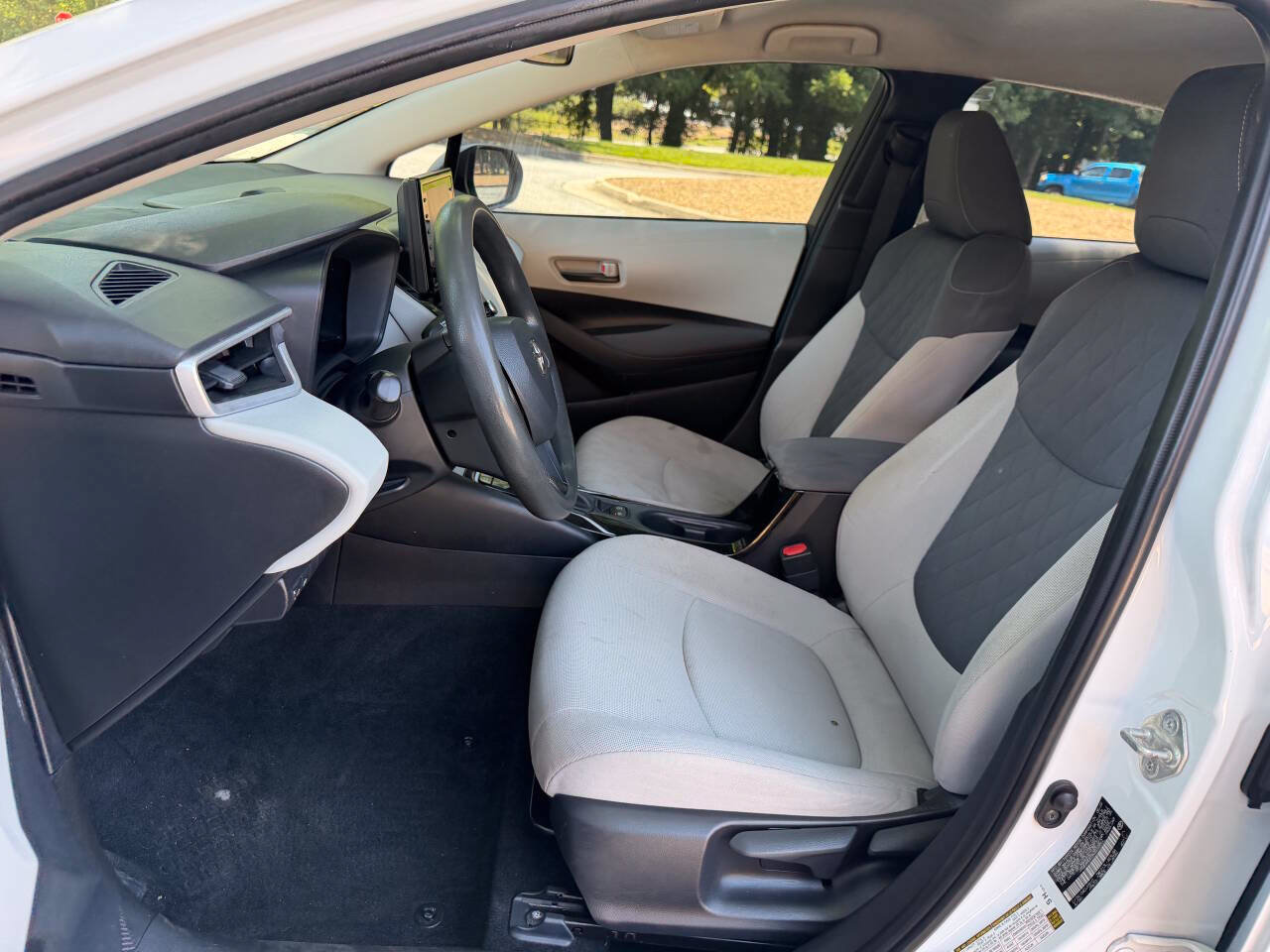 Used 2022 Toyota Corolla LE FWD image 9