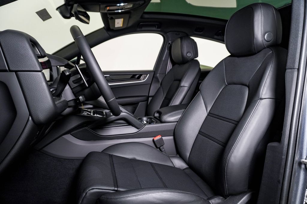 New 2026 Porsche Cayenne Coupe AWD/4WD image 5