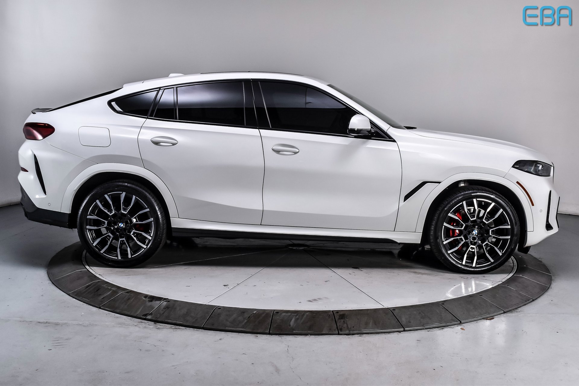 Used 2025 BMW X6 xDrive40i w/ Executive Package image 7